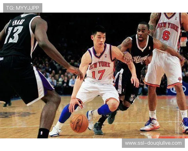 火箭逆袭西部前三，战术调整减少挡拆增加转换进攻成效显著