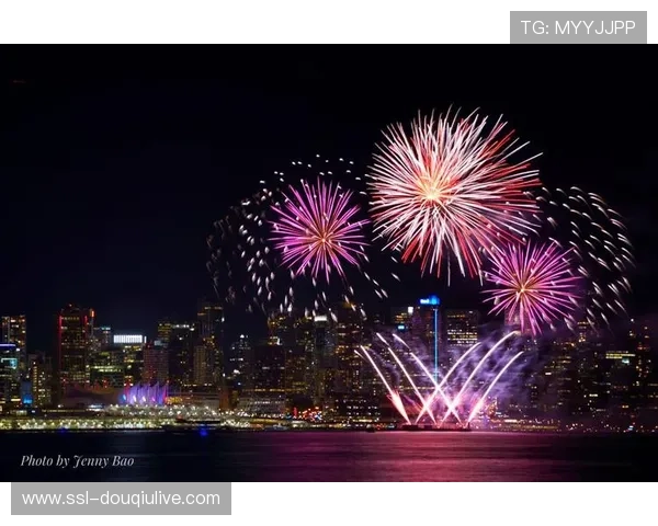 朗斯后卫托迪博解围6.3次，一对一成功率78%冠绝联赛